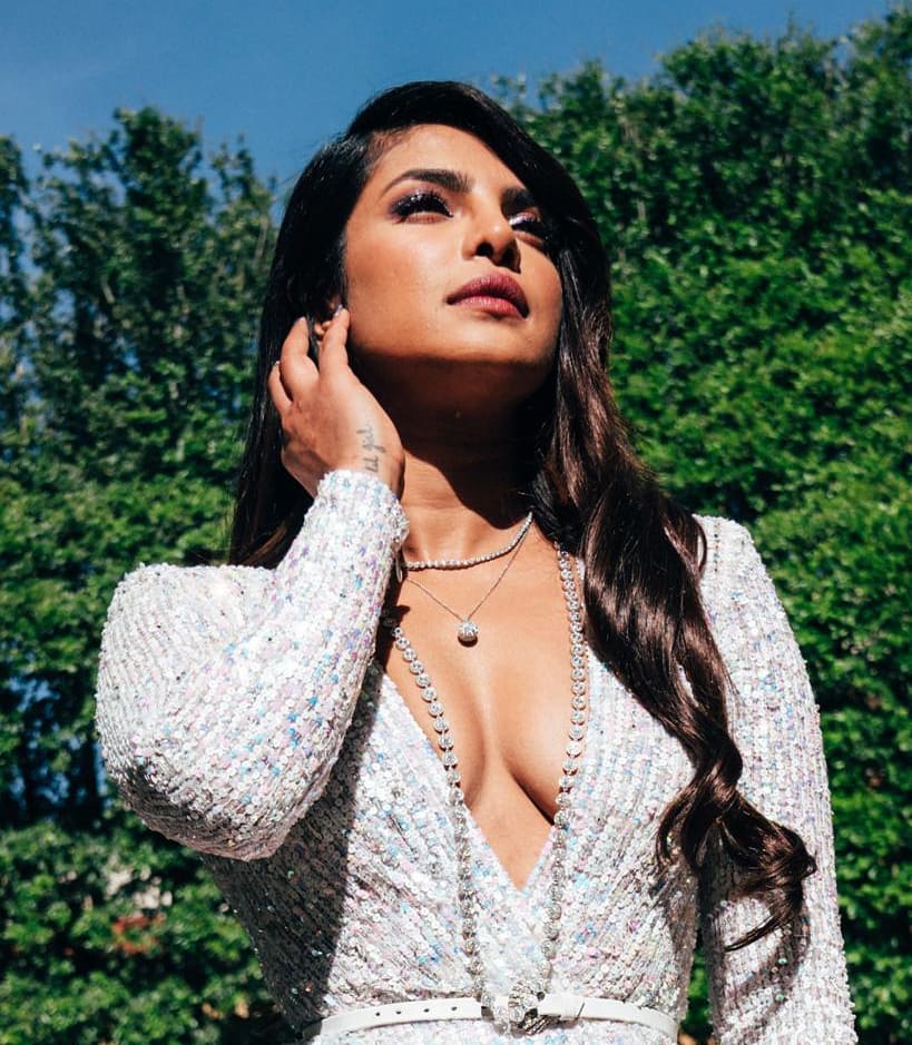 Priyanka Chopra flaunts major cleavage at Billboard Music Awards