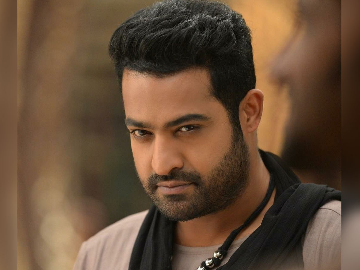 B’Town actor help to Jr NTR to make fans happy?