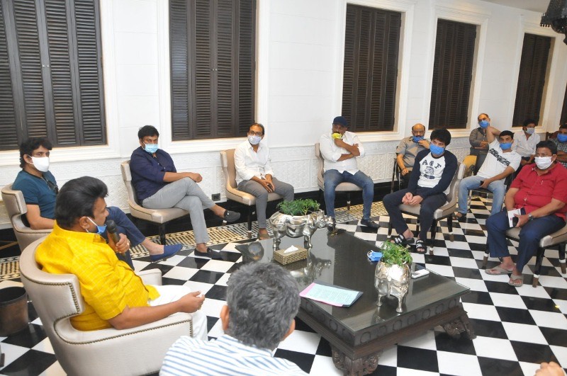 Tollywood Industry crucial meeting at Chiranjeevi home