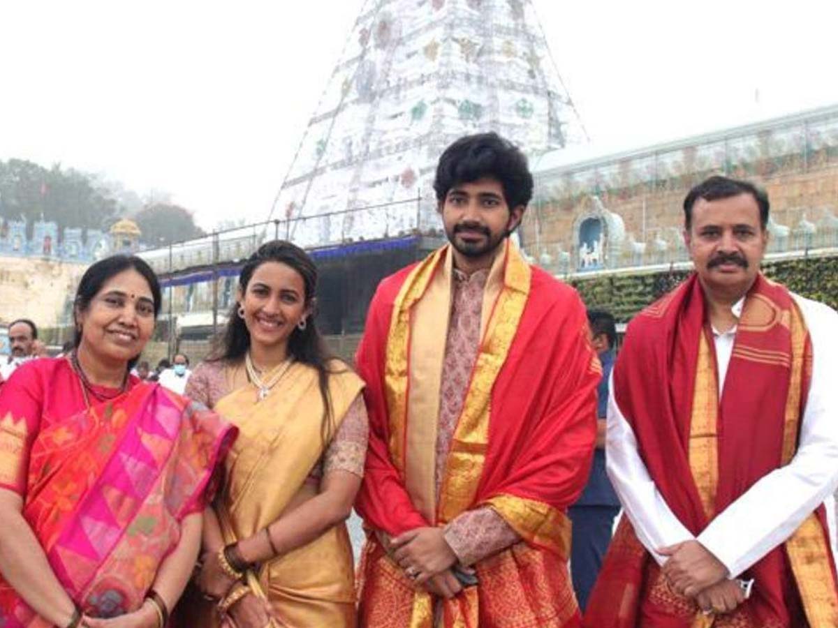 Niharika and Chaitanya seek Lord Venkateshwara blessings