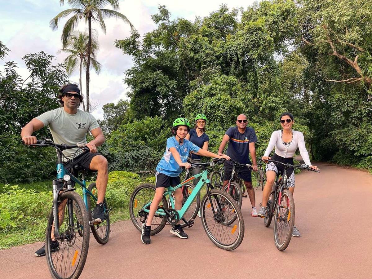 Samantha bicycle ride with BFF Shilpa Reddy and friends