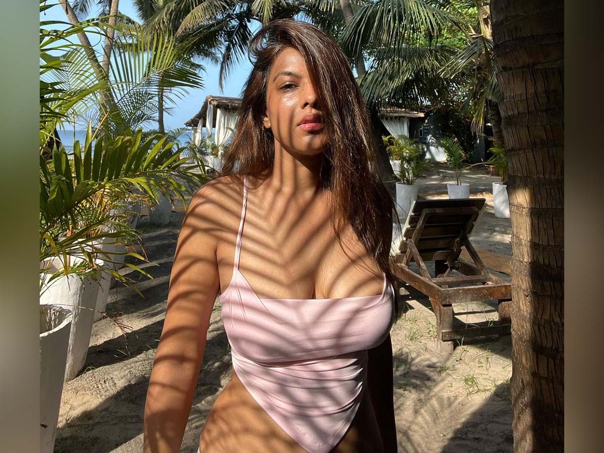 Nia Sharma exhibits s*xy figure in pink bikini
