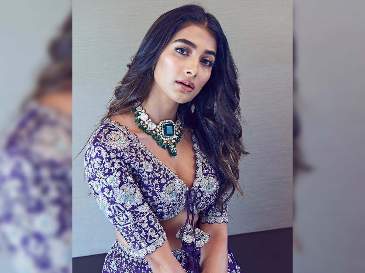 Pooja hegde is out from Mahesh28. Reason is..