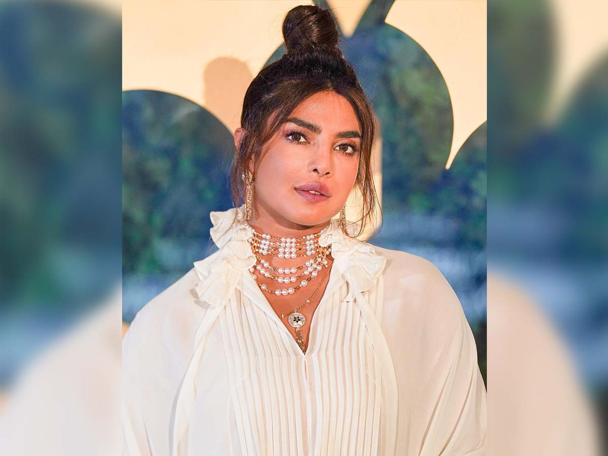 Priyanka Chopra removes Jonas from her name! But says: Damn! I just died in your arms