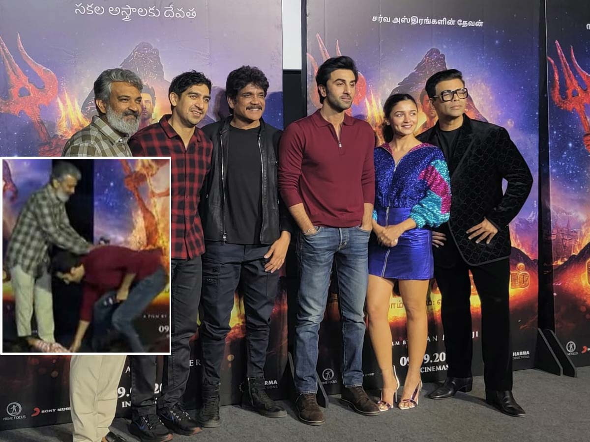 Ranbir Kapoor touches Rajamouli feet