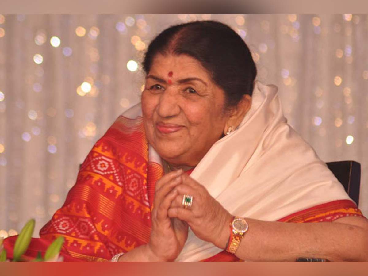 Legendary Singer Lata Mangeshkar suffering with Covid and Pneumonia at a time