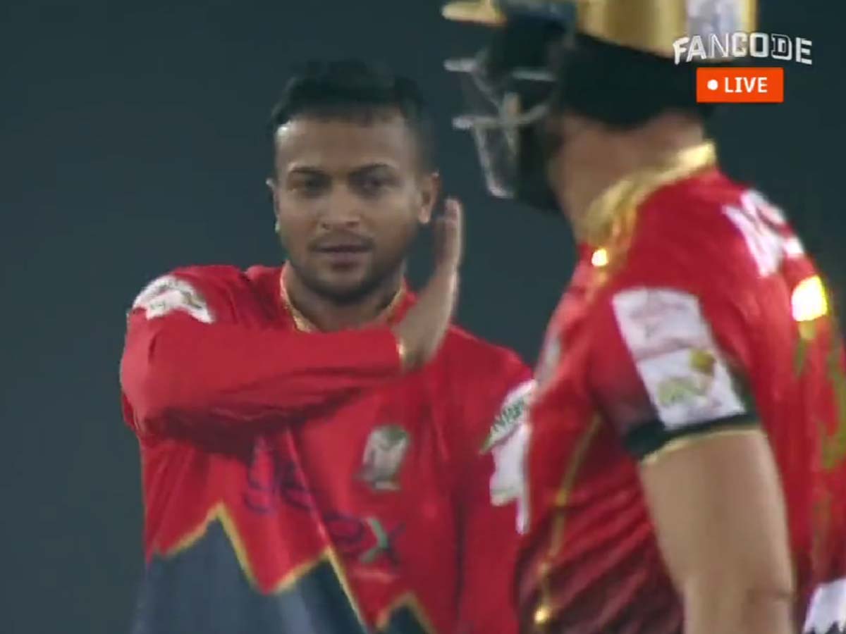 Shakib AI Hasan's step from Pushpa film during BPL match goes viral : Another cricketer to imitate Allu Arjun