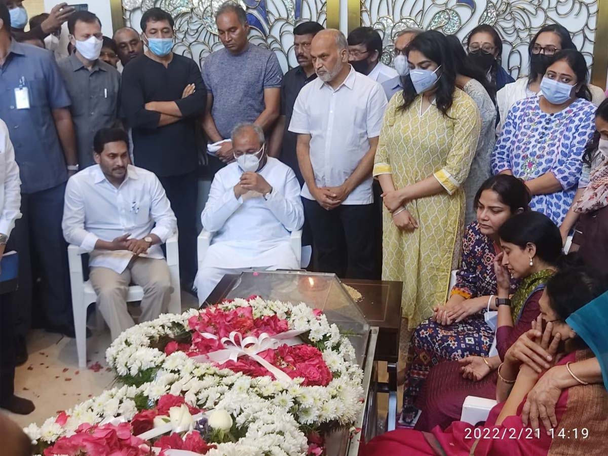 AP Chief Minister YS Jagan arrived Gautham Reddy's abode to express condolences