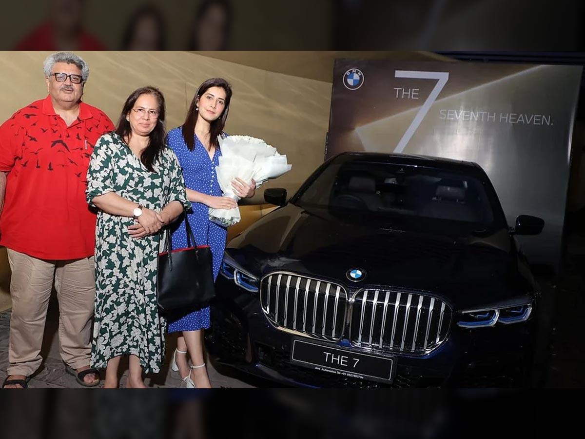 Actress gifts BMW car to her mother