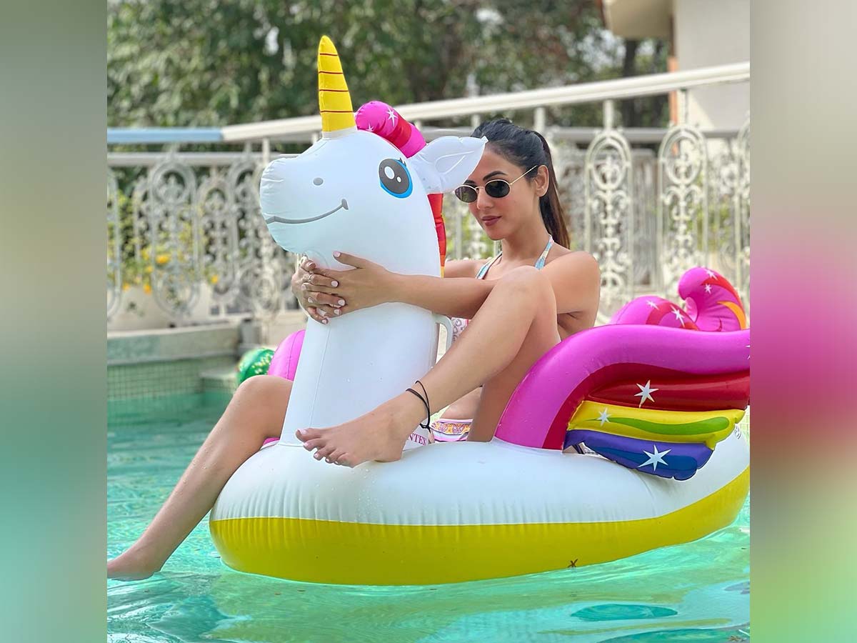 Pic talk: Sonal Chauhan chilling in pool