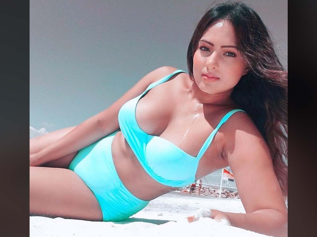 Pic Talk: Nikesha Patel is back in bikini