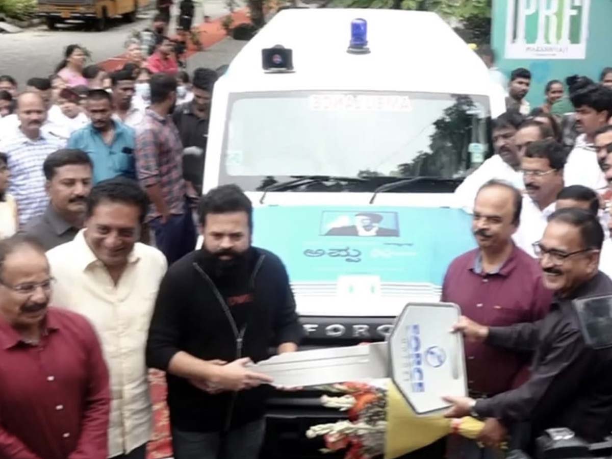 Prakash Raj donates ambulance in memory of Puneeth Rajkumar - The joy of giving back to life